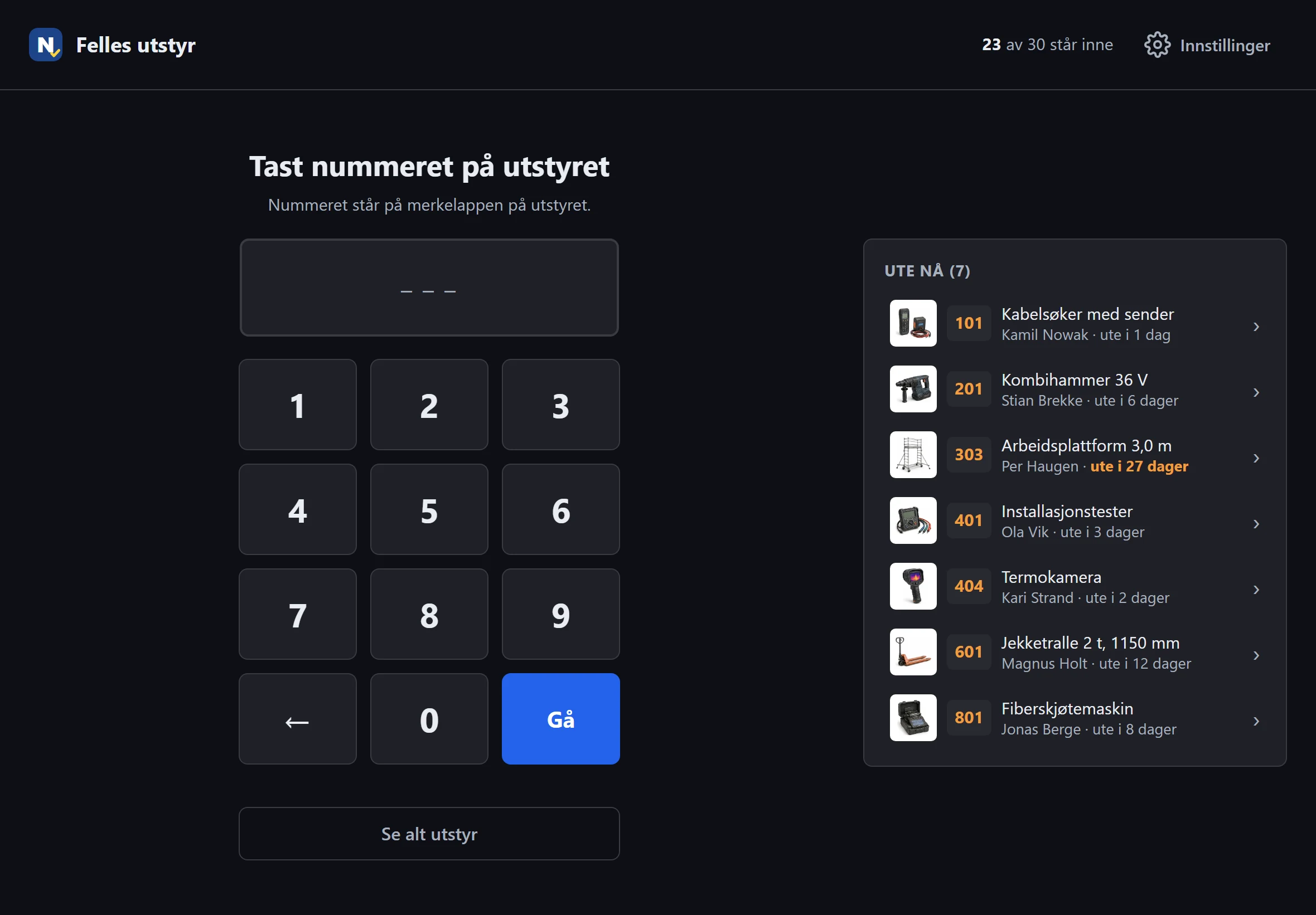 Nettbrettet på lageret med demodata: tast nummeret på utstyret, og se hvem som har verktøy ute.